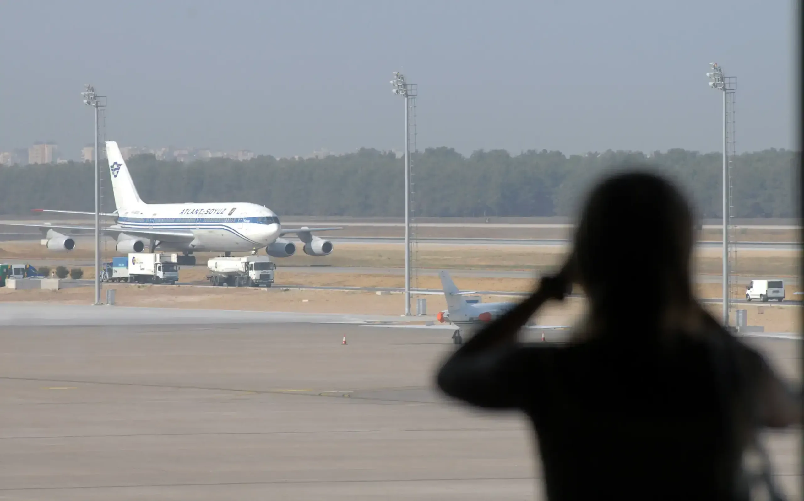 Antalya Havalimanı’nda Rus yolcuları taşıyan otobüs kaza yaptı