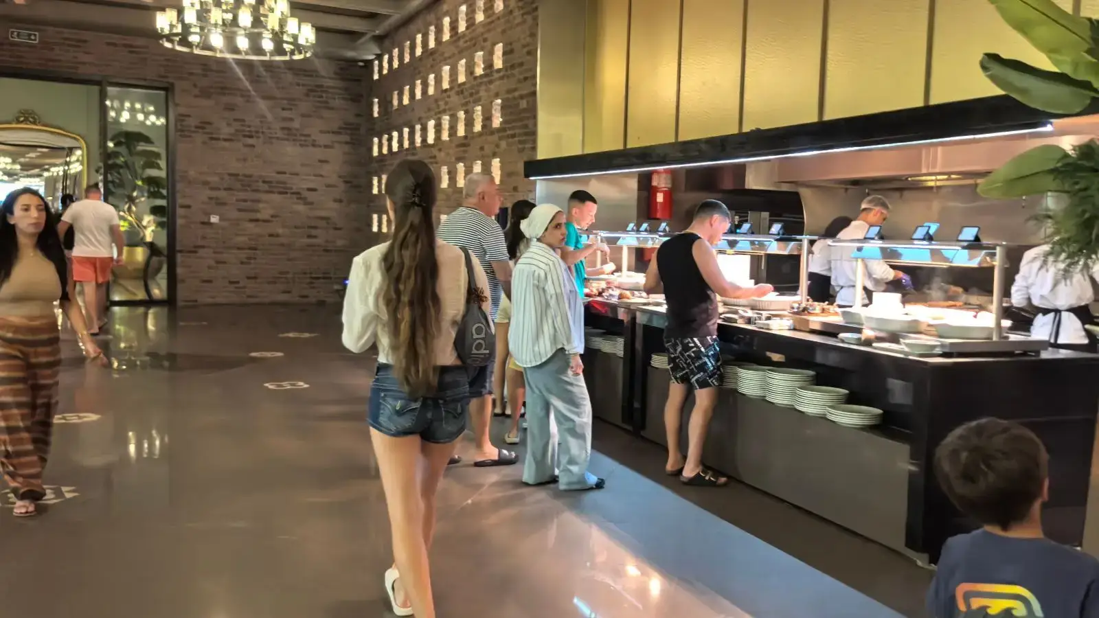 Türkiye’de Rus turistlerin toplu zehirlendiği iddiaları yalanladı