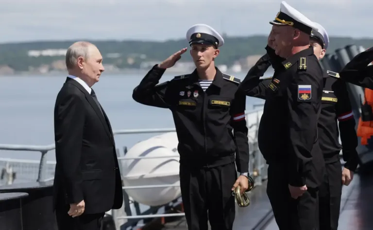 Putin, Kuril Adaları’nı ilk kez ziyaret etti