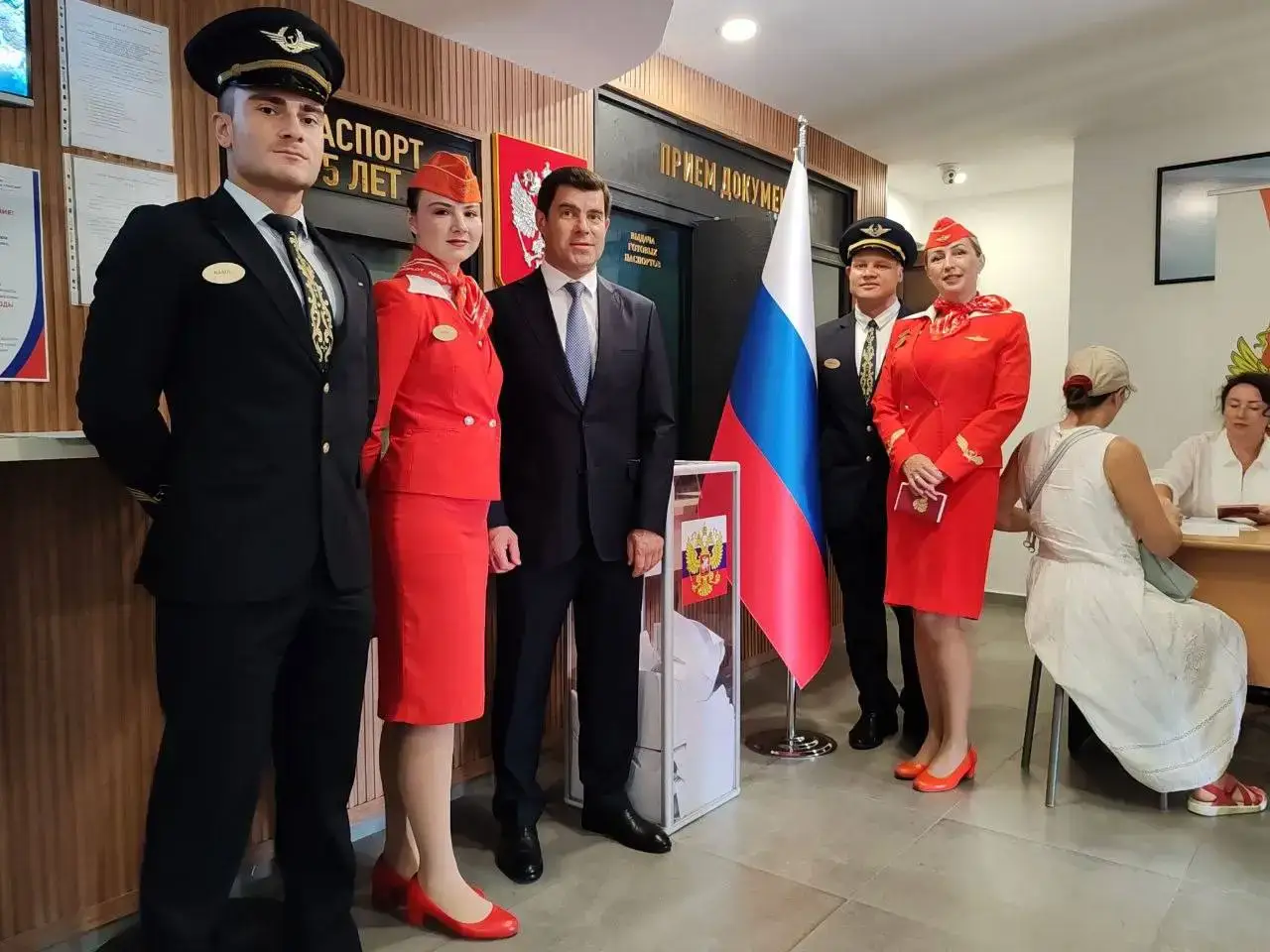 Antalya’da seçim sandığına uçuş molası: Aeroflot ekibi oy kullandı