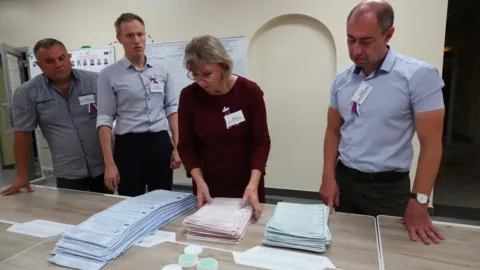 Birleşik Rusya, Devlet Dumasında rekor sayıda sandalye kazanıyor