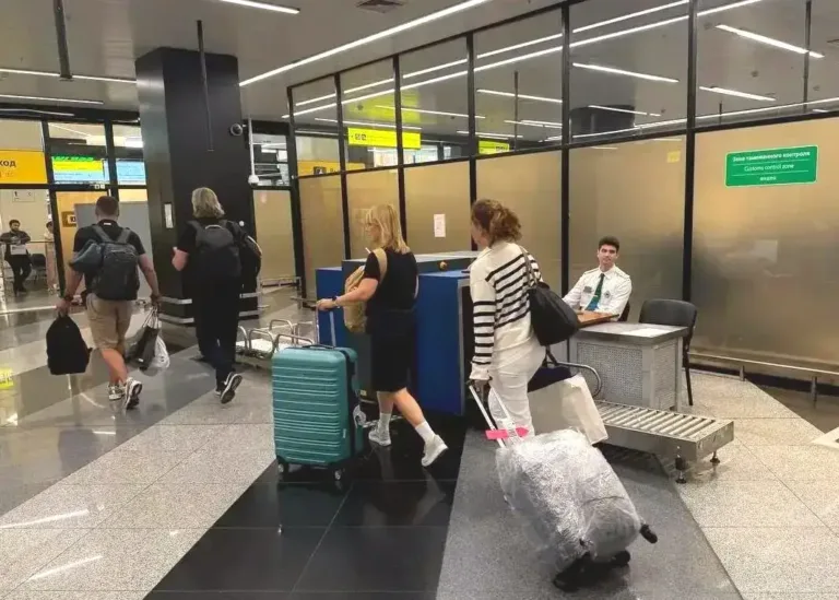 Türkiye’den 10 paket nargile tütünü getiren Rus kadın gümrüğe takıldı
