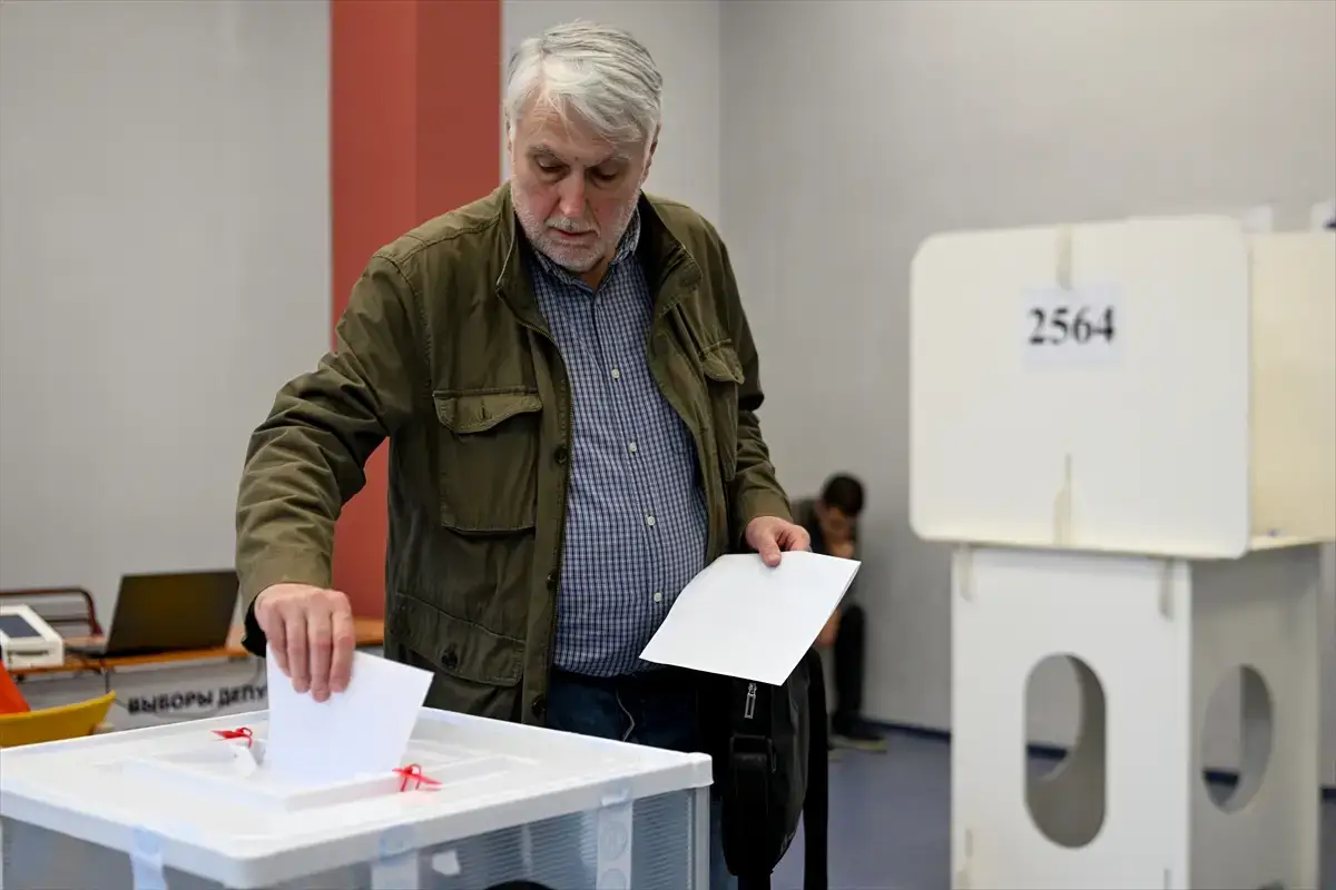 Putin Gosduma seçimlerinde oyunu Kremlin’den kullandı