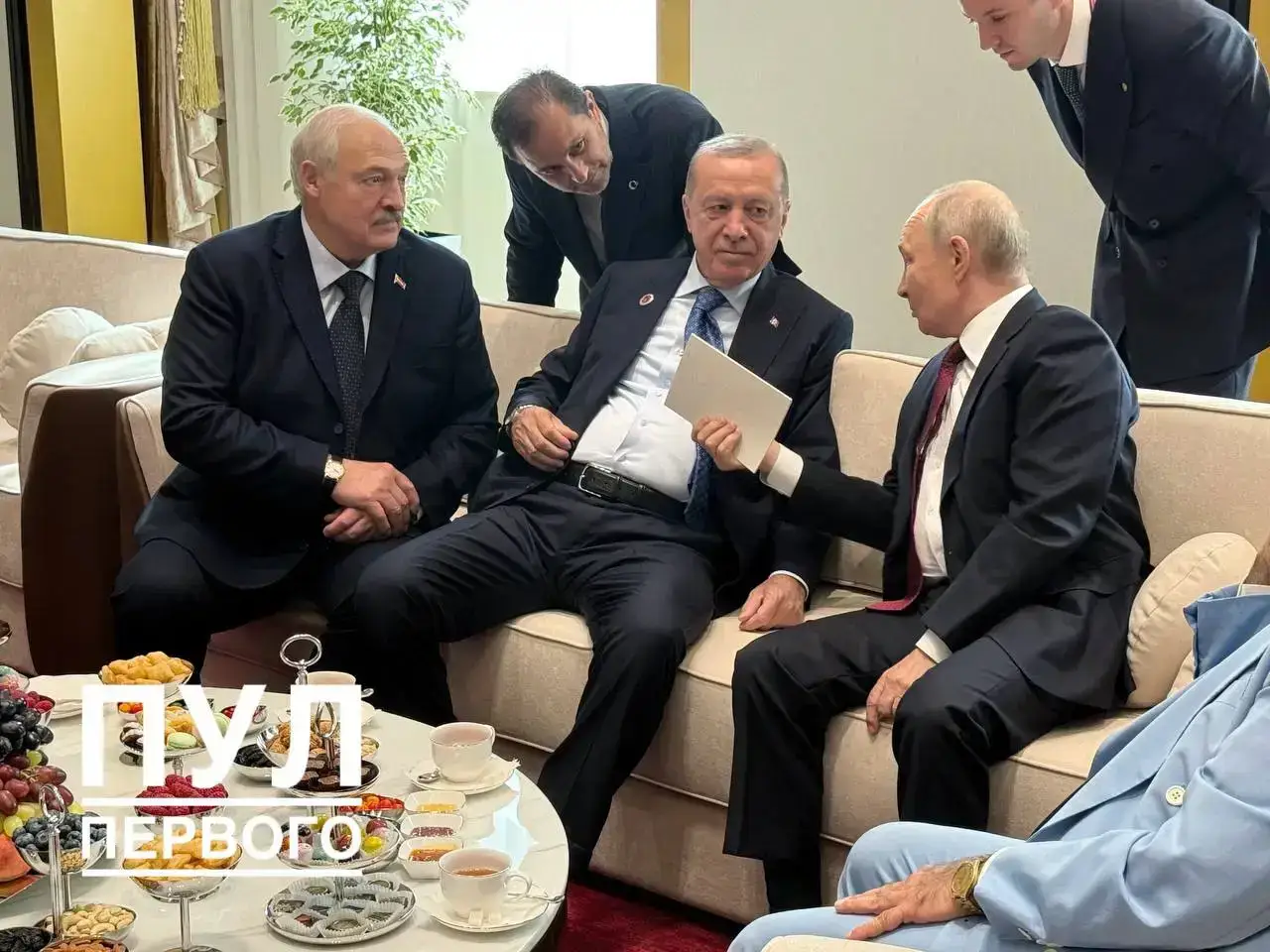 Putin, Erdoğan ve Lukaşenko’nun ŞİÖ zirvesindeki görüşmesi görüntülendi
