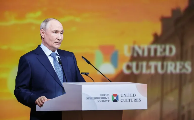 Putin: Birlik tek tiplilik değil, farklı halkların dayanışmasıdır
