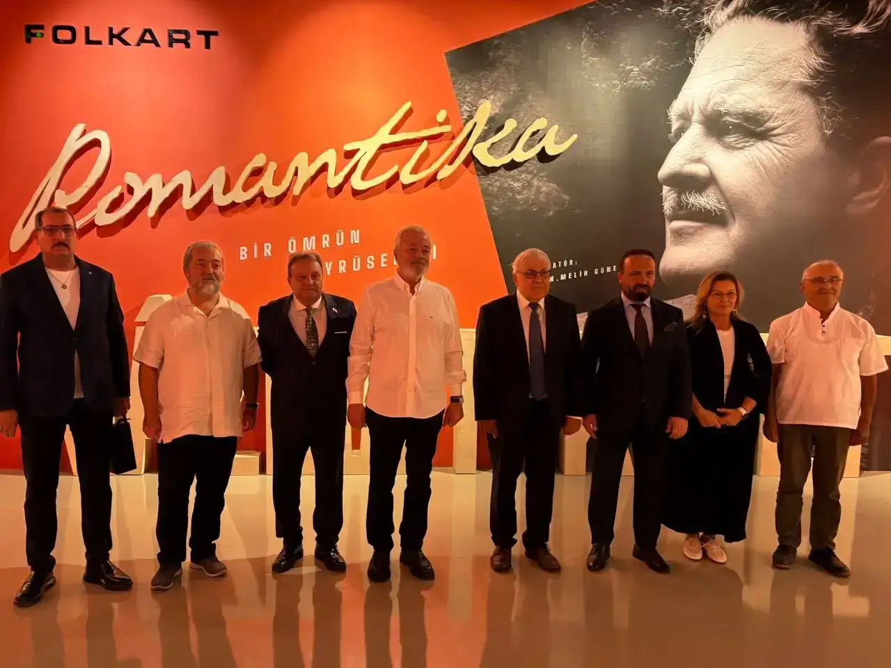 Rusya Büyükelçisi Vershinin, İzmir’deki Nâzım Hikmet sergisini ziyaret etti
