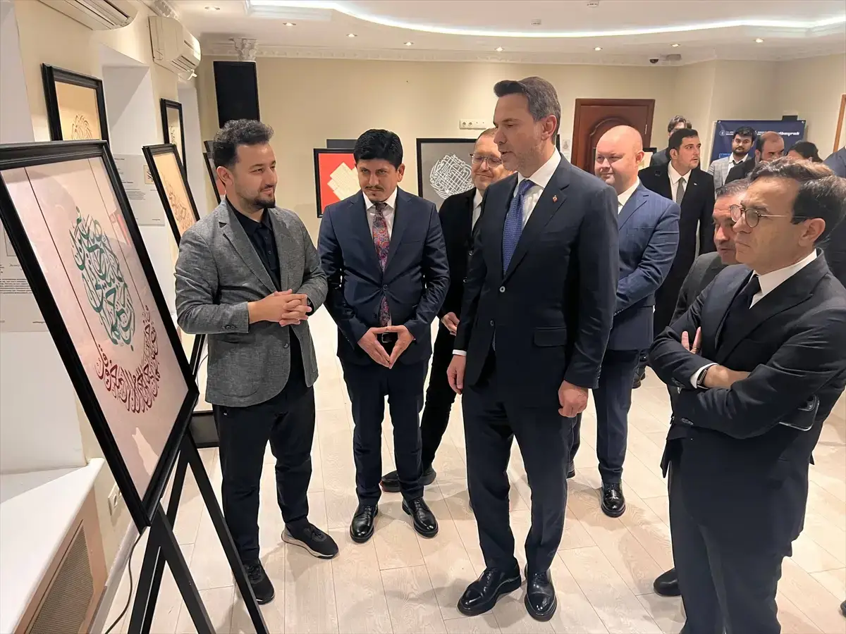 Bakan Bayraktar, Moskova'da "Hane" isimli İslam Sanatları Sergisi'ni açtı