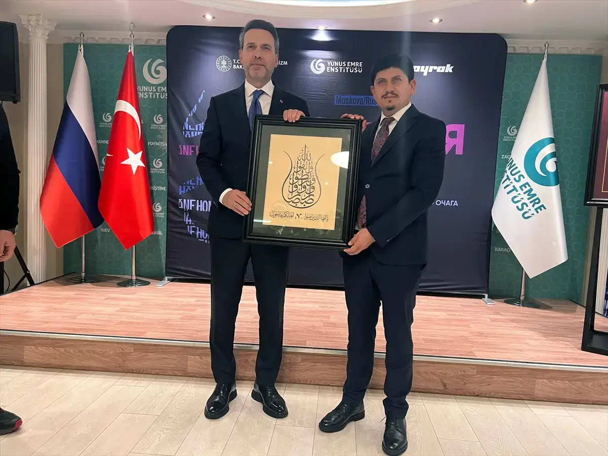 Bakan Bayraktar, Moskova'da "Hane" isimli İslam Sanatları Sergisi'ni açtı