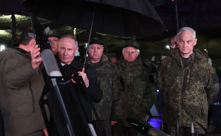 Putin, “Merkez-2026” stratejik komuta ve kurmay tatbikatını izledi