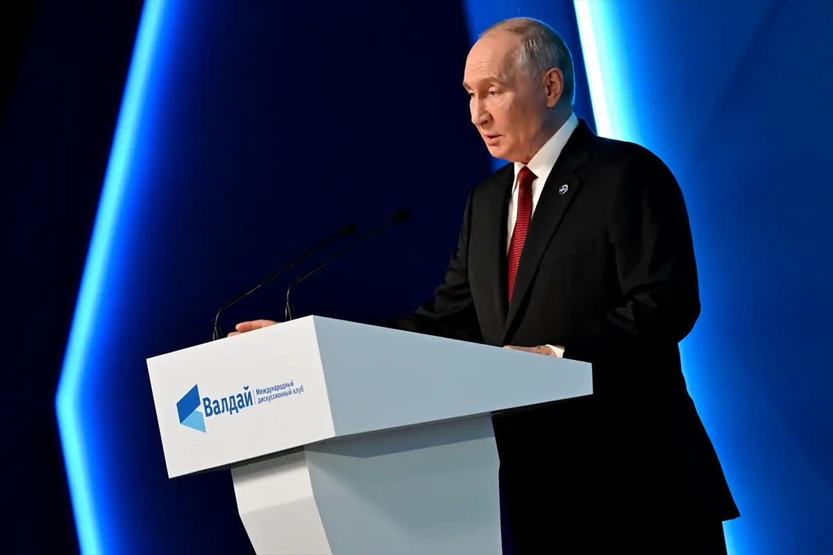 Putin, Rusya'ya doğrudan saldırıda tüm silahların kullanılmasının gündeme geleceğini belirtti