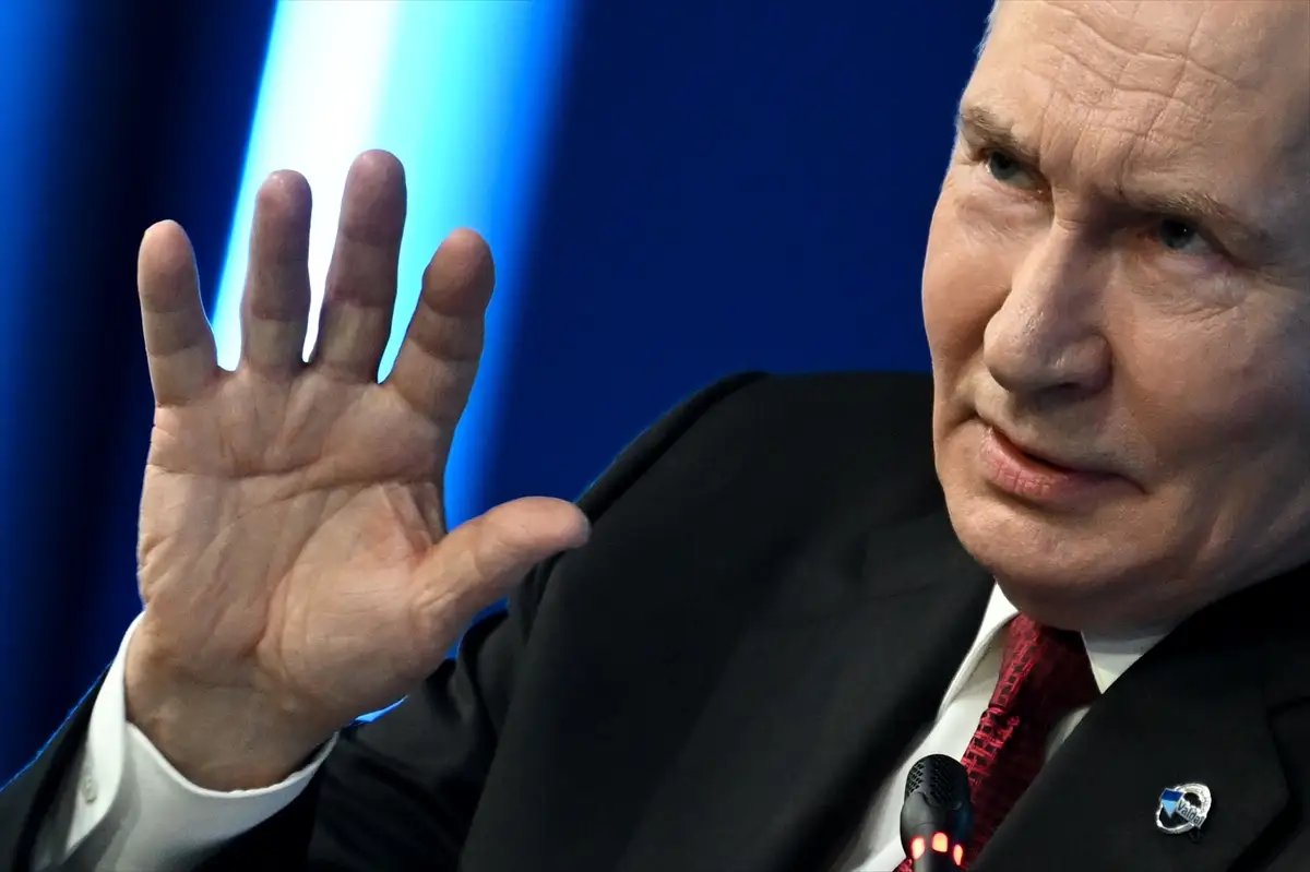 Putin, Rusya'ya doğrudan saldırıda tüm silahların kullanılmasının gündeme geleceğini belirtti