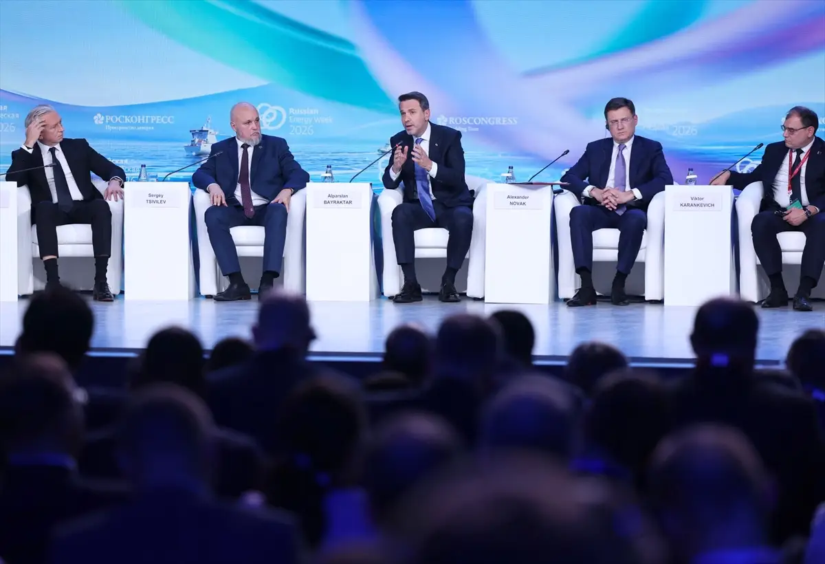 Bakan Bayraktar, Moskova'da Rus enerji yetkilileriyle görüştü