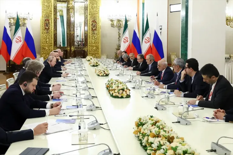 Putin ve Pezeşkiyan Moskova’da bölgesel gelişmeleri ve ilişkileri görüştü