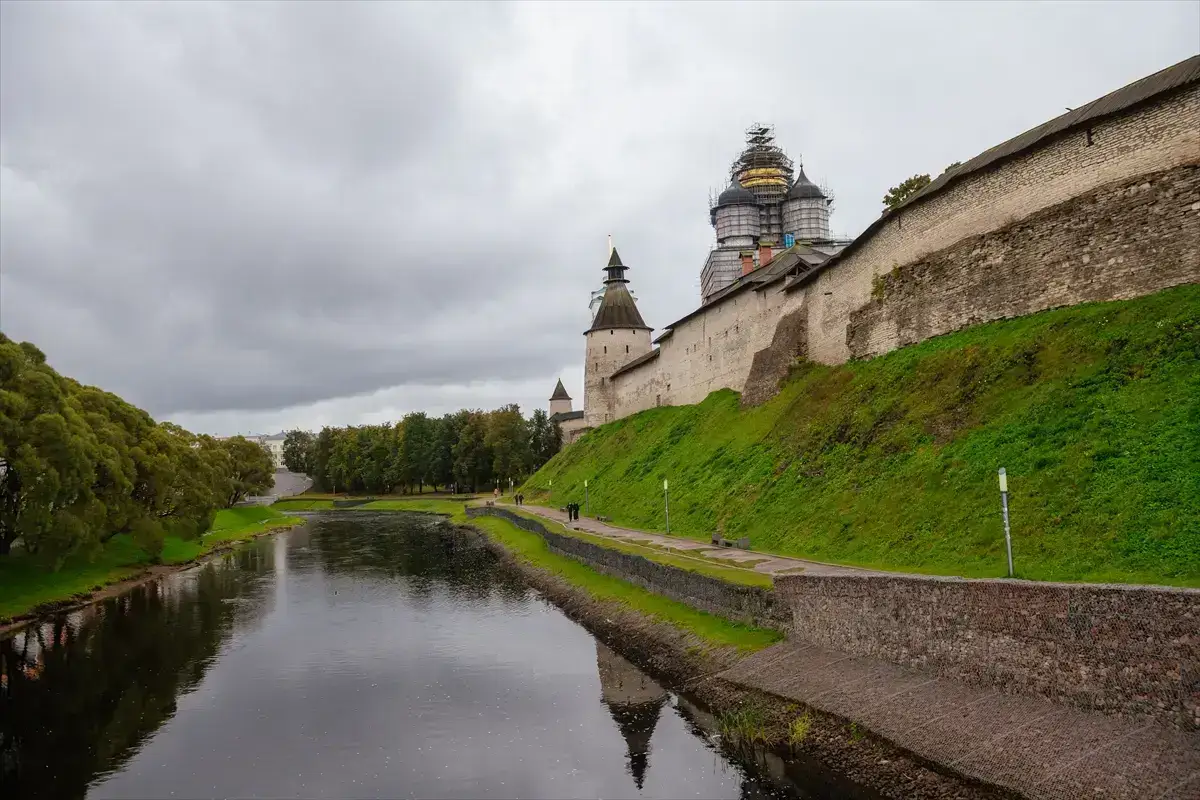 rusya-nin-tarihi-sehri-pskov-mimari-dokusuyla-aa-2026-10-13-06