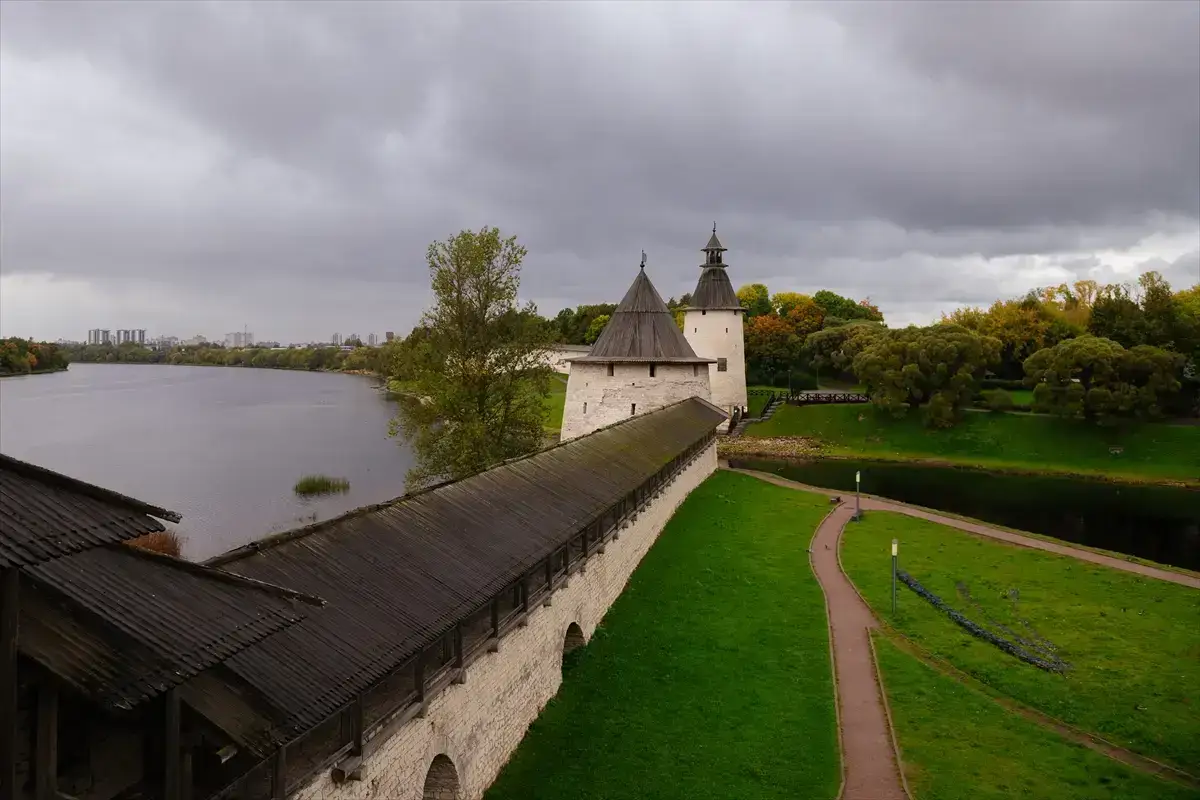 rusya-nin-tarihi-sehri-pskov-mimari-dokusuyla-aa-2026-10-13-12
